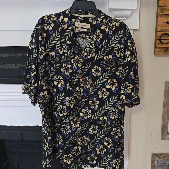 Tommy Bahama Tropical Short Sleeve Shirt - Picture 1 of 10